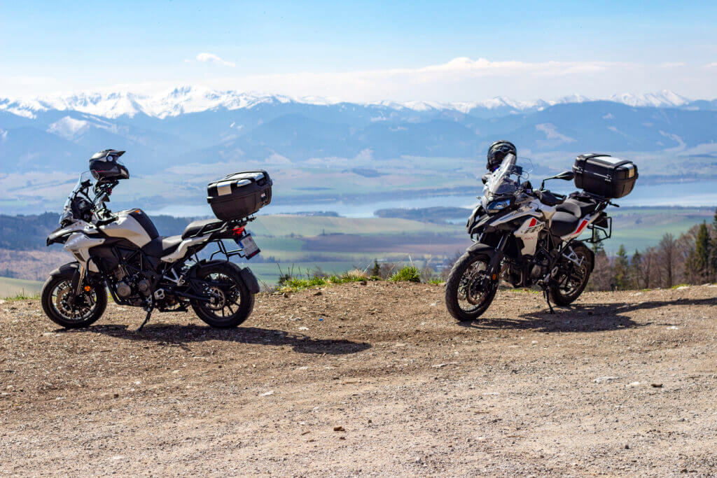 výhľad na Liptovskú Maru a Nízke Tatry